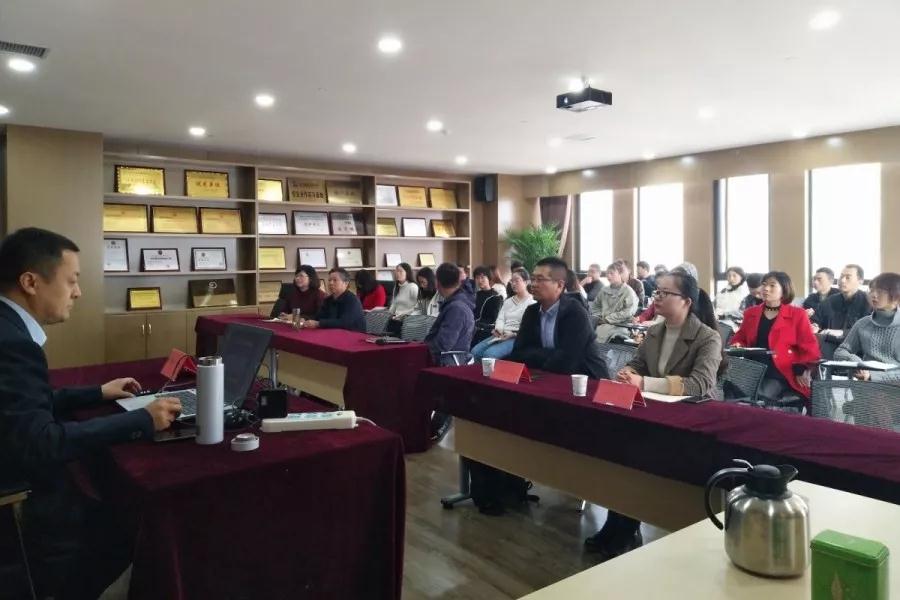 学无止境|米兰体育网页版项目管理有限公司举办法律知识专题培训